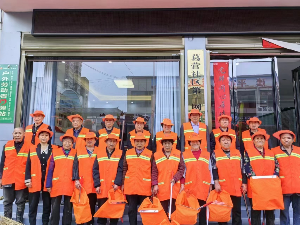 基层党建社区发力 暖心援助千人就业(图2)